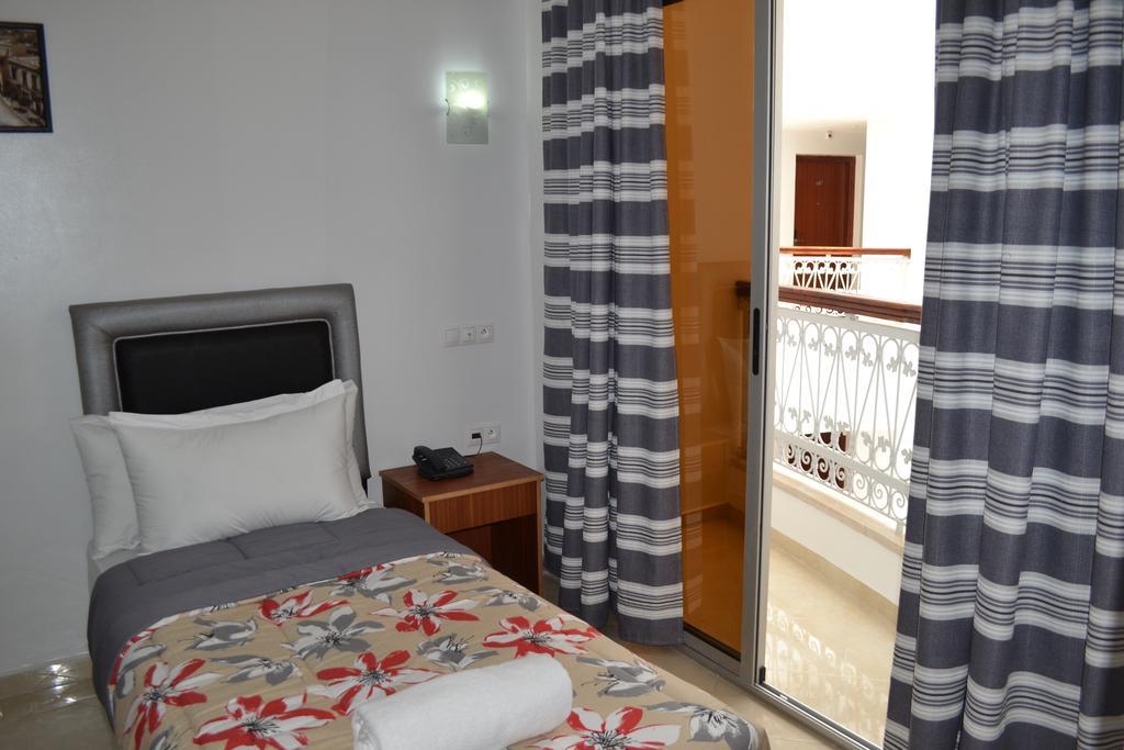 Hotel La Place Эль-Джадида Номер фото